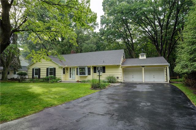 202 Nob Hl, Irondequoit, NY 14617