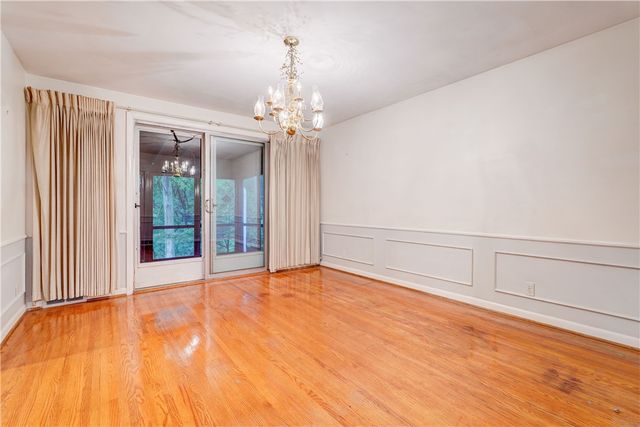 202 Nob Hl, Irondequoit, NY 14617