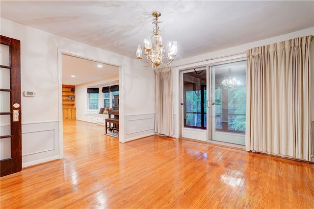 202 Nob Hl, Irondequoit, NY 14617