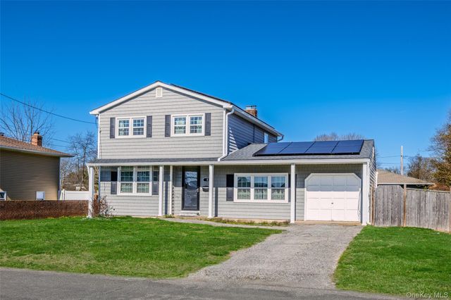 15 New York Avenue, Deer Park, NY 11729