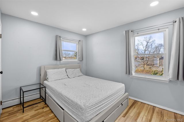15 New York Avenue, Deer Park, NY 11729