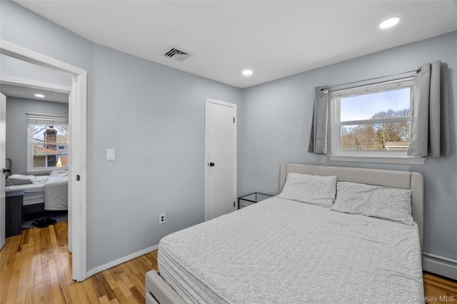 15 New York Avenue, Deer Park, NY 11729