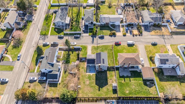 15 New York Avenue, Deer Park, NY 11729