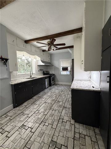 953 Lakeview Drive, Parkersburg, WV 26104