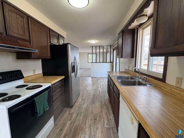 46535 280th St Street, Lennox, SD 57039