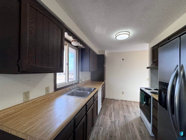 46535 280th St Street, Lennox, SD 57039