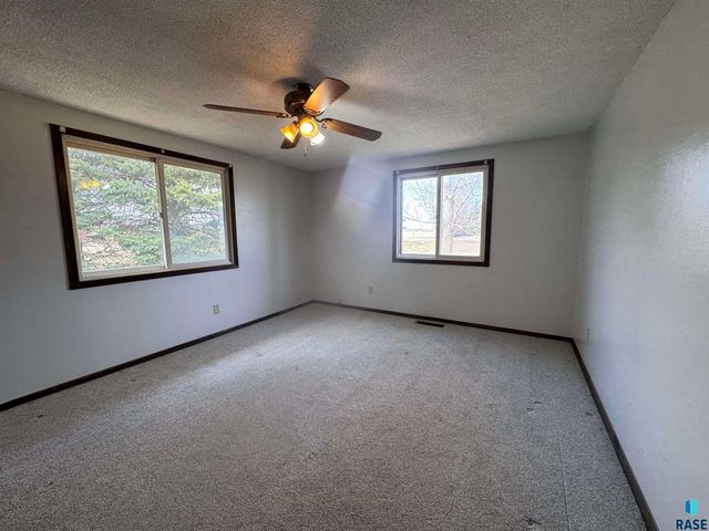 46535 280th St Street, Lennox, SD 57039