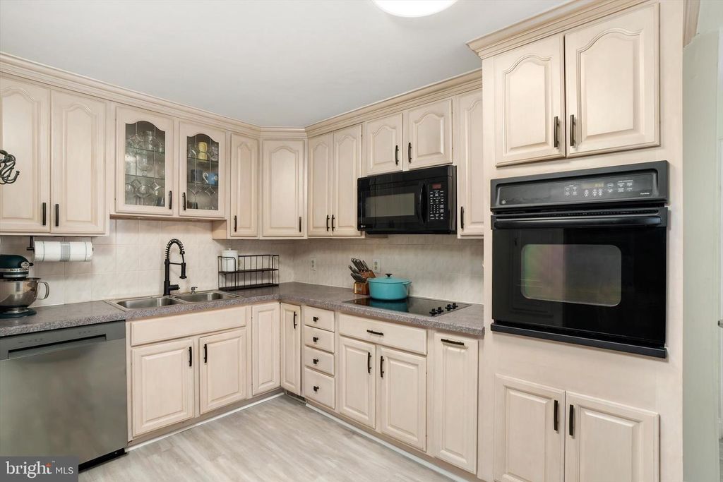 359 CHURCHILL AVE, HAMILTON, NJ 08610 — photo 5