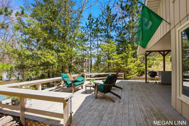 7135 Lakeshore Avenue, West Olive, MI 49460