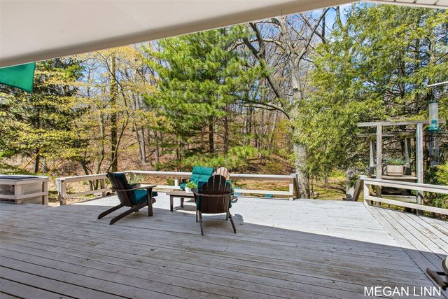 7135 Lakeshore Avenue, West Olive, MI 49460