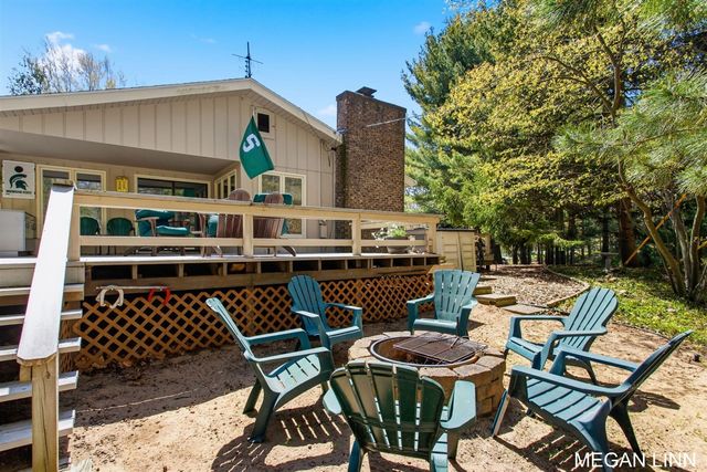 7135 Lakeshore Avenue, West Olive, MI 49460