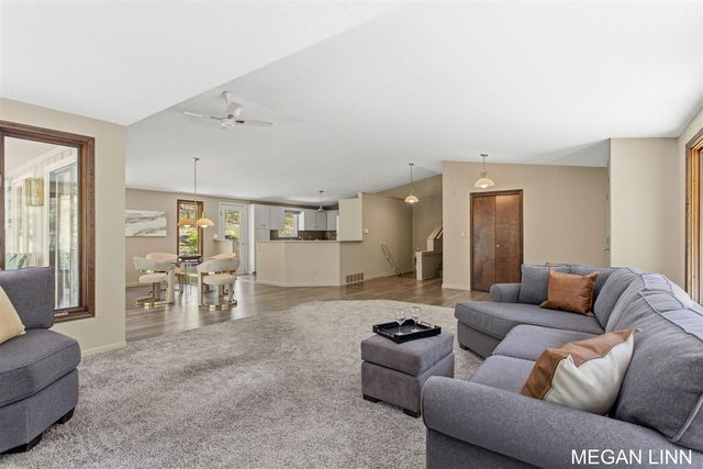 7135 Lakeshore Avenue, West Olive, MI 49460