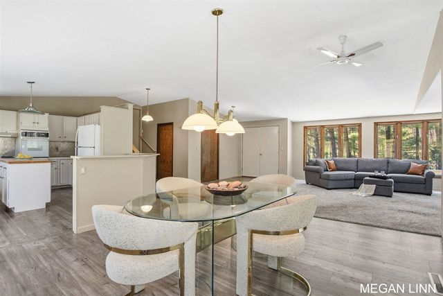 7135 Lakeshore Avenue, West Olive, MI 49460