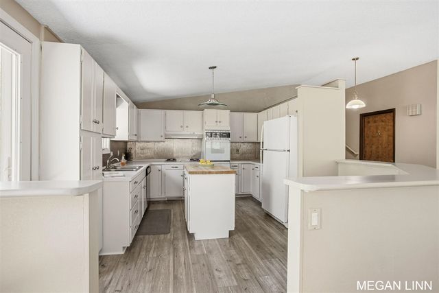 7135 Lakeshore Avenue, West Olive, MI 49460