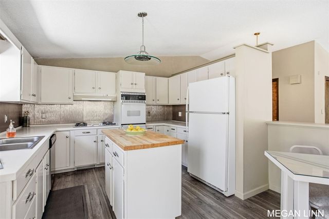 7135 Lakeshore Avenue, West Olive, MI 49460