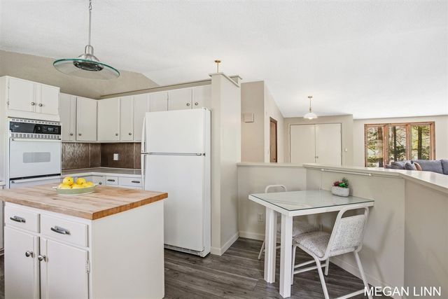 7135 Lakeshore Avenue, West Olive, MI 49460