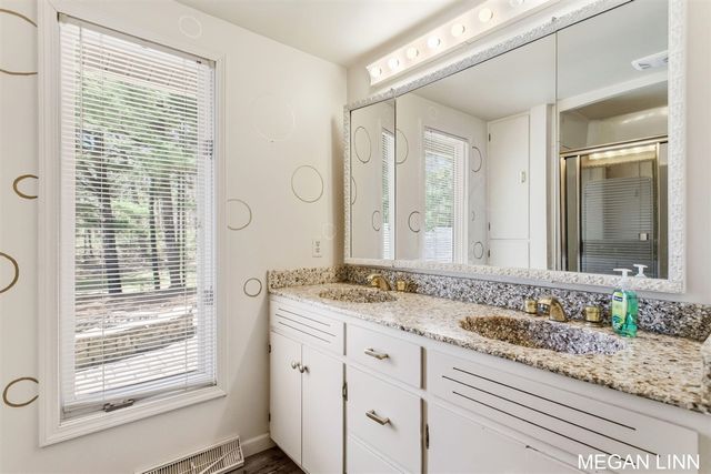 7135 Lakeshore Avenue, West Olive, MI 49460