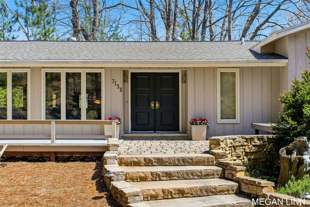 7135 Lakeshore Avenue, West Olive, MI 49460