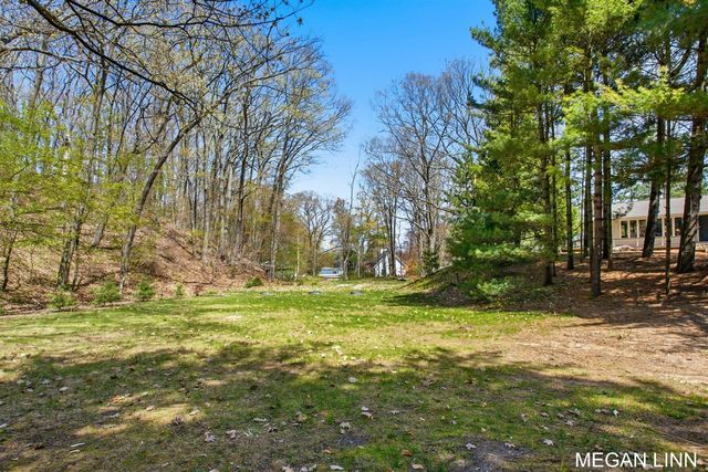 7135 Lakeshore Avenue, West Olive, MI 49460