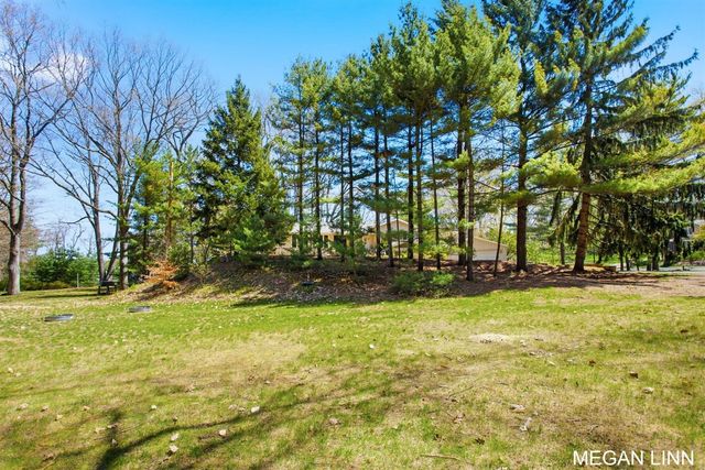 7135 Lakeshore Avenue, West Olive, MI 49460