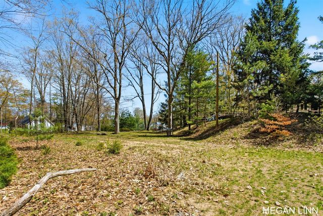 7135 Lakeshore Avenue, West Olive, MI 49460