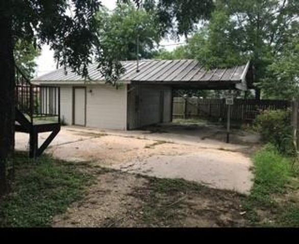 1017 W 3rd ST W, Taylor, TX 76574