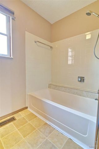 1005 Pocono Trail, Ballwin, MO 63021