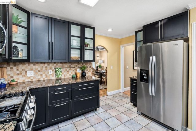 7523 Outlook Ave, Oakland, CA 94605