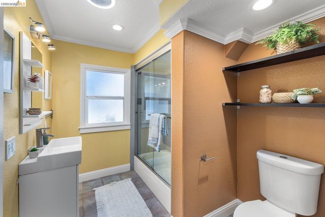 7523 Outlook Ave, Oakland, CA 94605