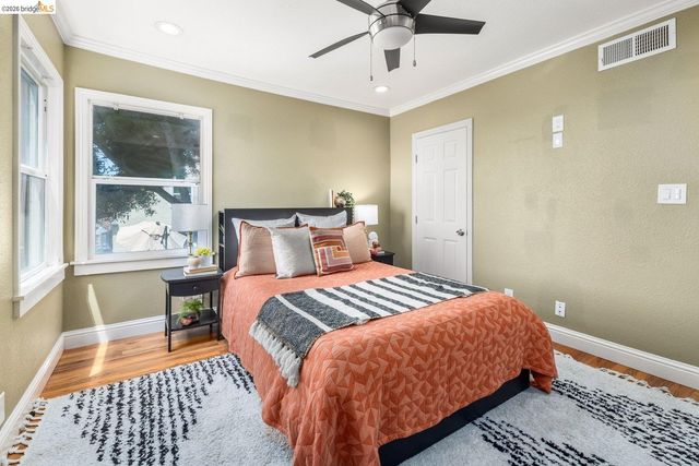7523 Outlook Ave, Oakland, CA 94605