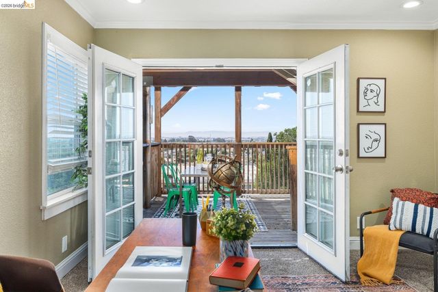 7523 Outlook Ave, Oakland, CA 94605