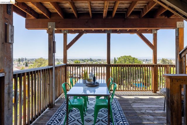7523 Outlook Ave, Oakland, CA 94605