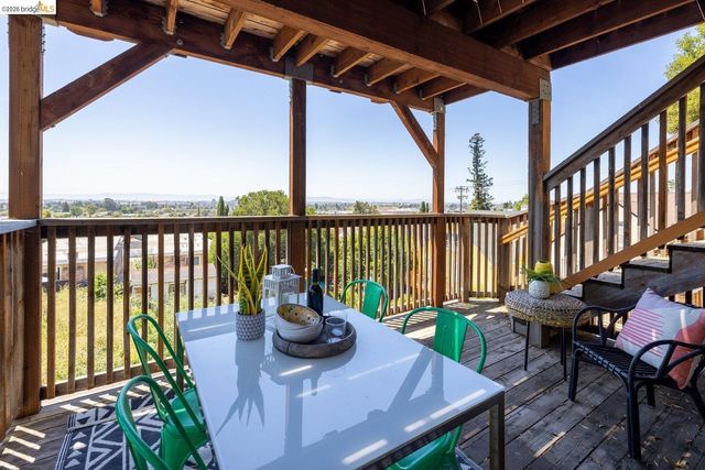 7523 Outlook Ave, Oakland, CA 94605