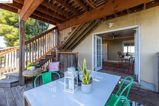 7523 Outlook Ave, Oakland, CA 94605