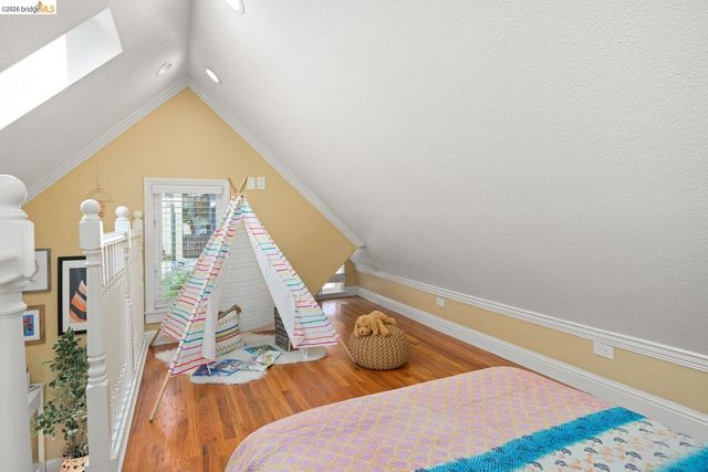 7523 Outlook Ave, Oakland, CA 94605