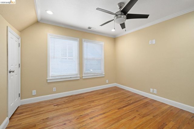 7523 Outlook Ave, Oakland, CA 94605