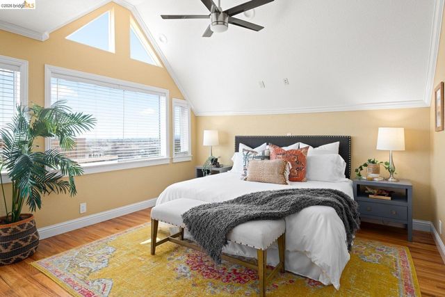 7523 Outlook Ave, Oakland, CA 94605