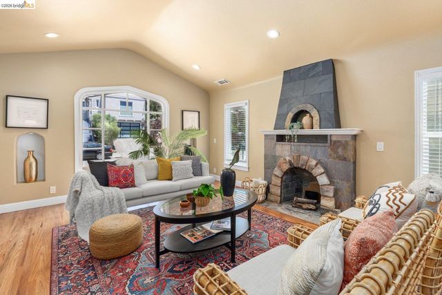 7523 Outlook Ave, Oakland, CA 94605