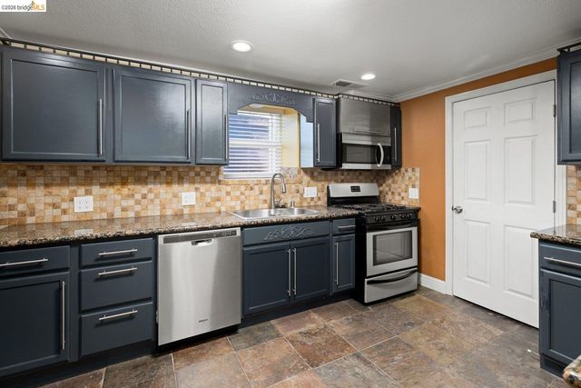 7523 Outlook Ave, Oakland, CA 94605
