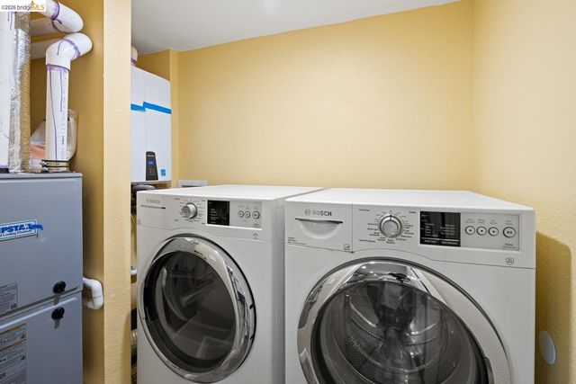 7523 Outlook Ave, Oakland, CA 94605