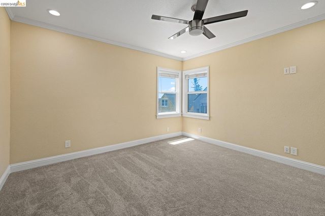 7523 Outlook Ave, Oakland, CA 94605