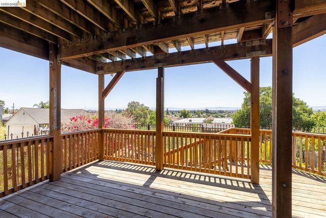 7523 Outlook Ave, Oakland, CA 94605