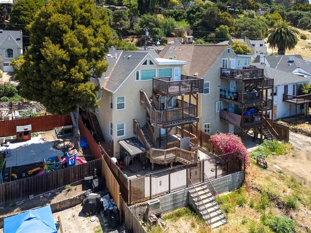 7523 Outlook Ave, Oakland, CA 94605