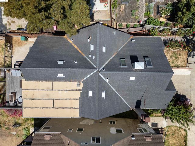 7523 Outlook Ave, Oakland, CA 94605