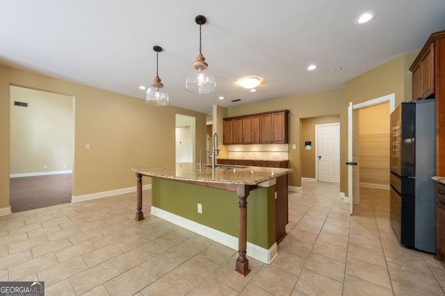 10 Ridgeview Court, Newnan, GA 30263