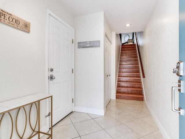 521 PINELLAS BAYWAY S 204, St Petersburg, FL 33715