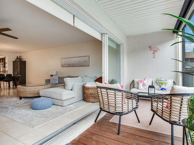 521 PINELLAS BAYWAY S 204, St Petersburg, FL 33715