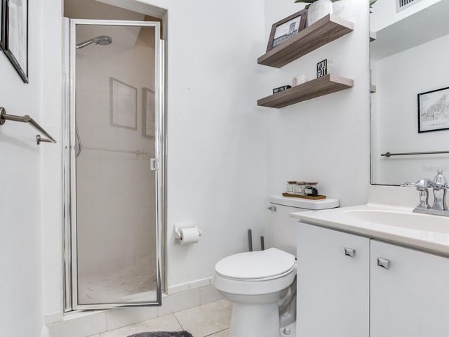 521 PINELLAS BAYWAY S 204, St Petersburg, FL 33715