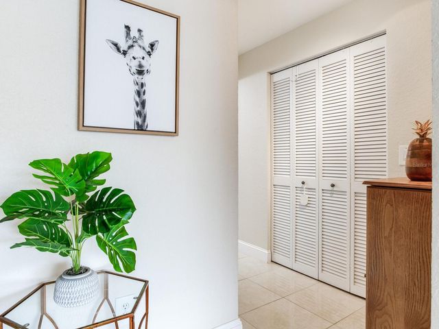 521 PINELLAS BAYWAY S 204, St Petersburg, FL 33715