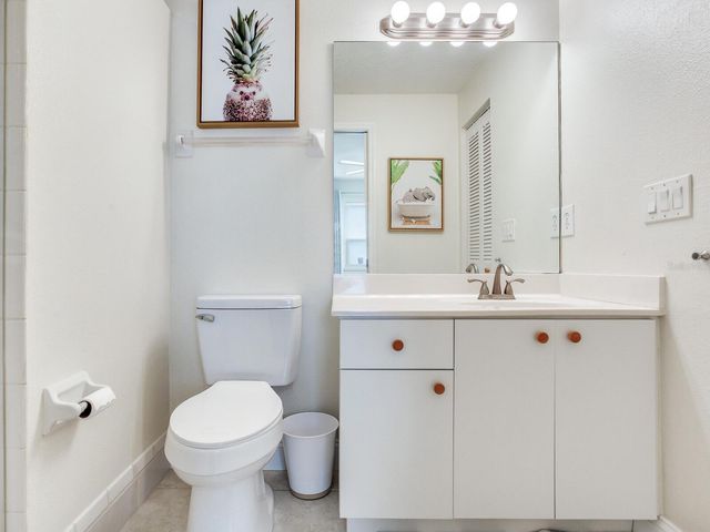 521 PINELLAS BAYWAY S 204, St Petersburg, FL 33715